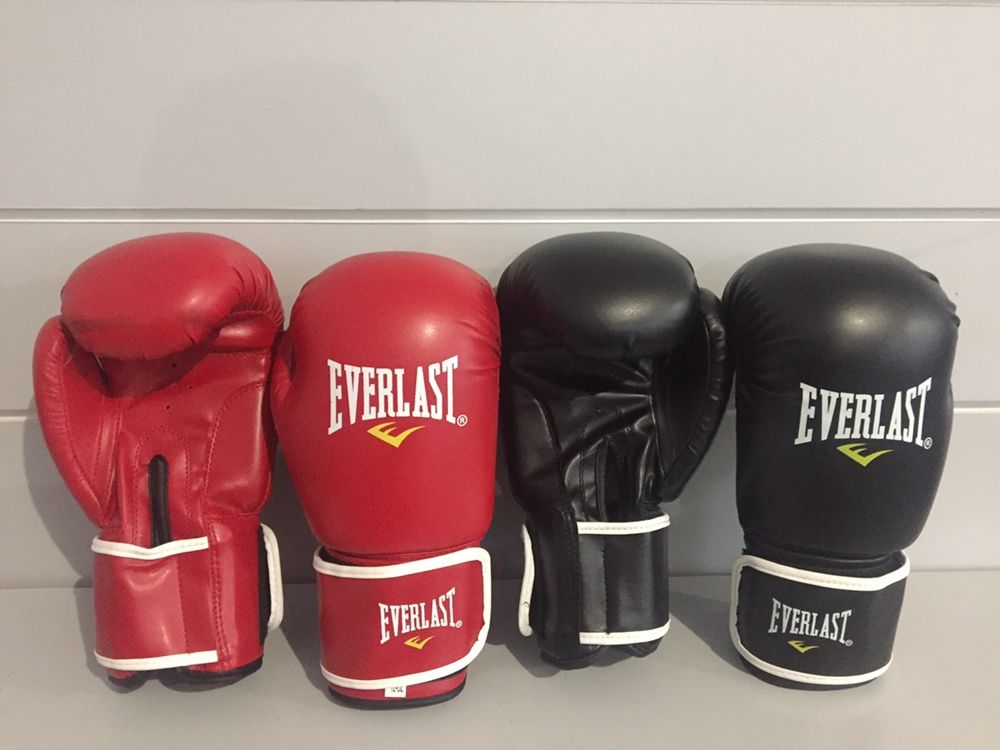 Боксерские перчатки Бинты Everlast тренировочные новые