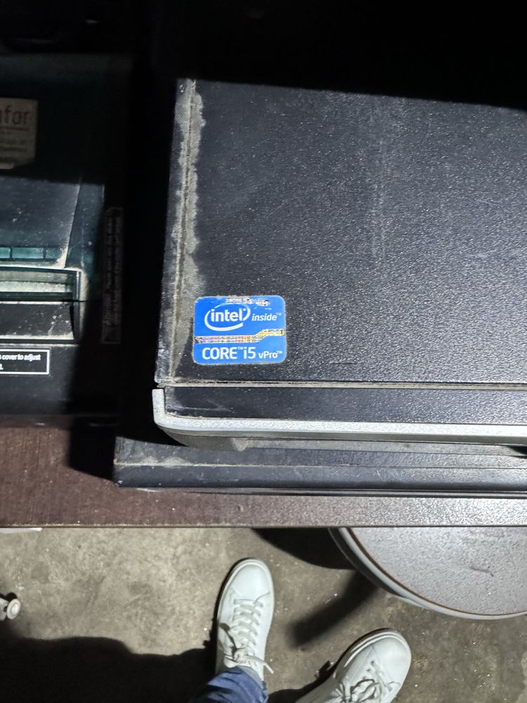 Conjunto de Computador com ecra tatil para negocio