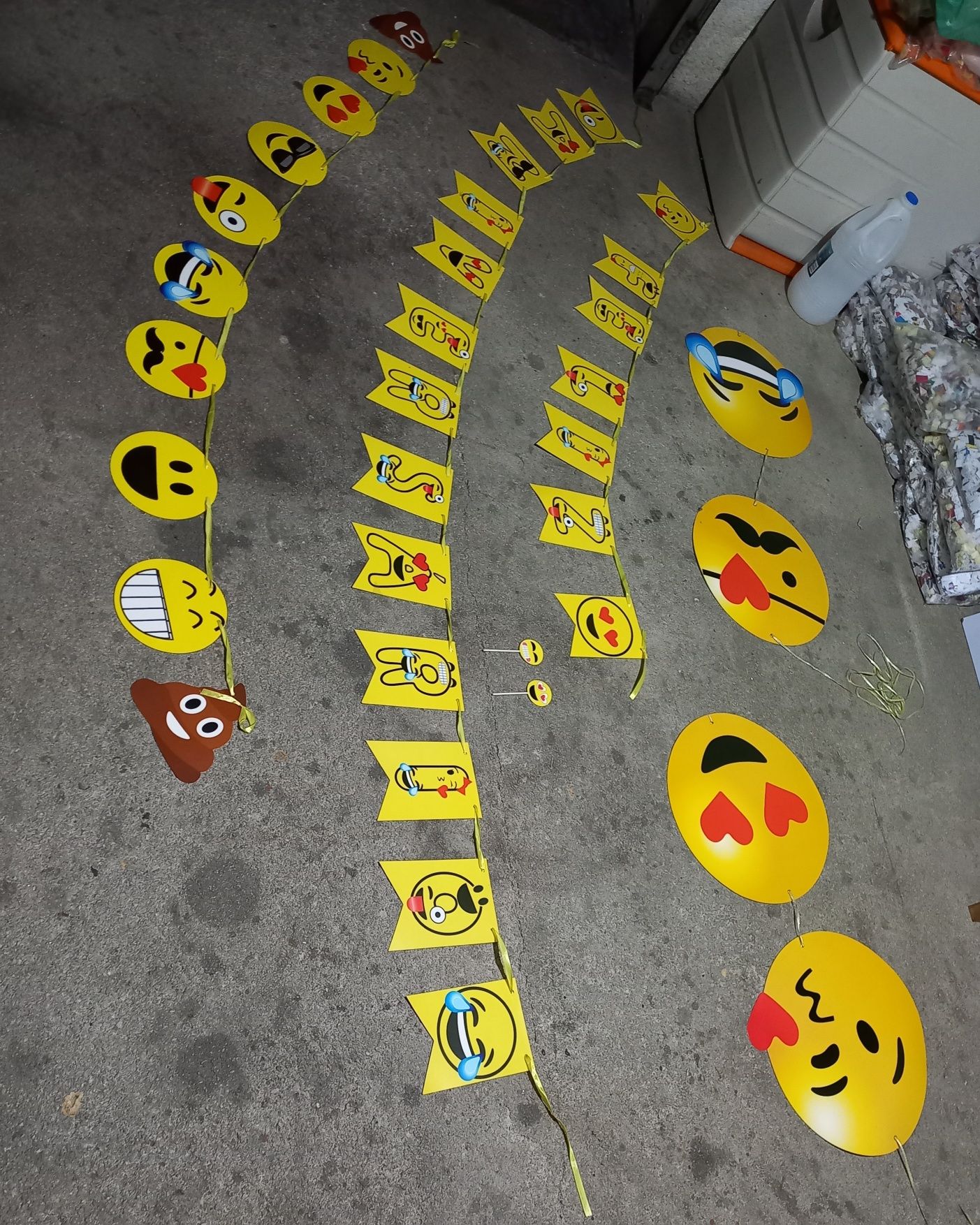 Bandeiras temáticas de aniversário emogis
