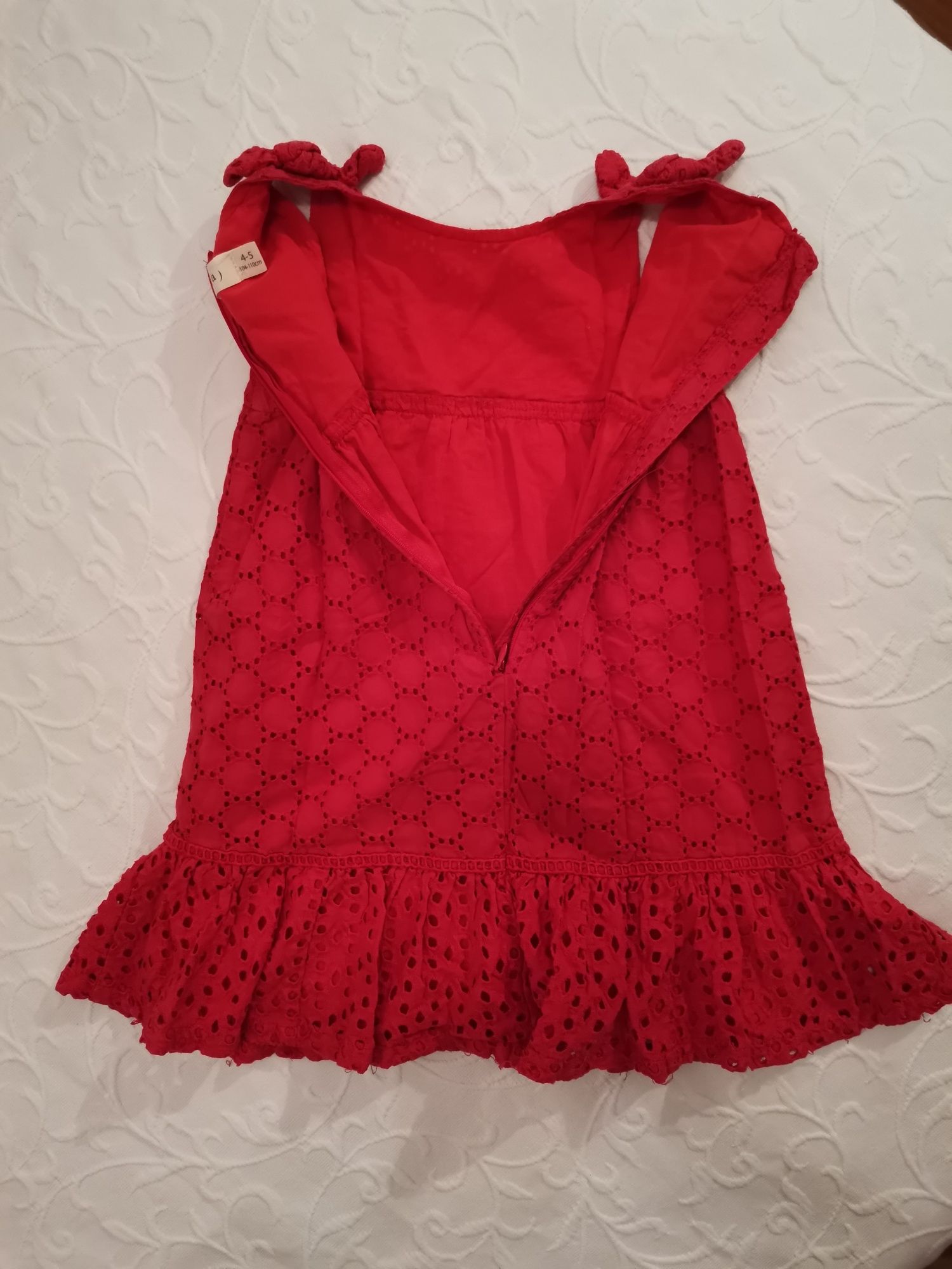 Vestido de bordado inglês vermelho