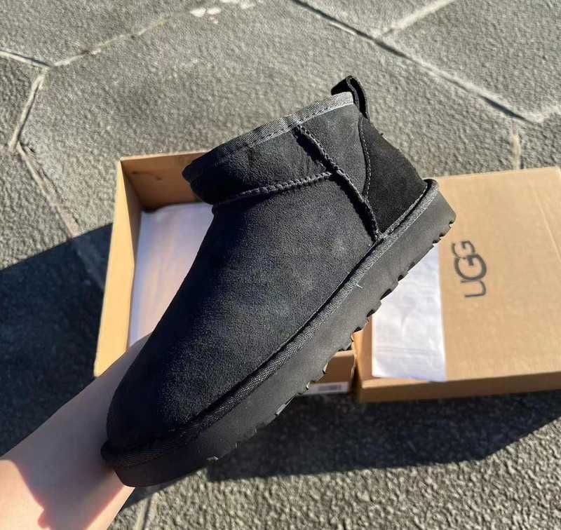 UGG Classic Ultra Mini Boot Black R.39