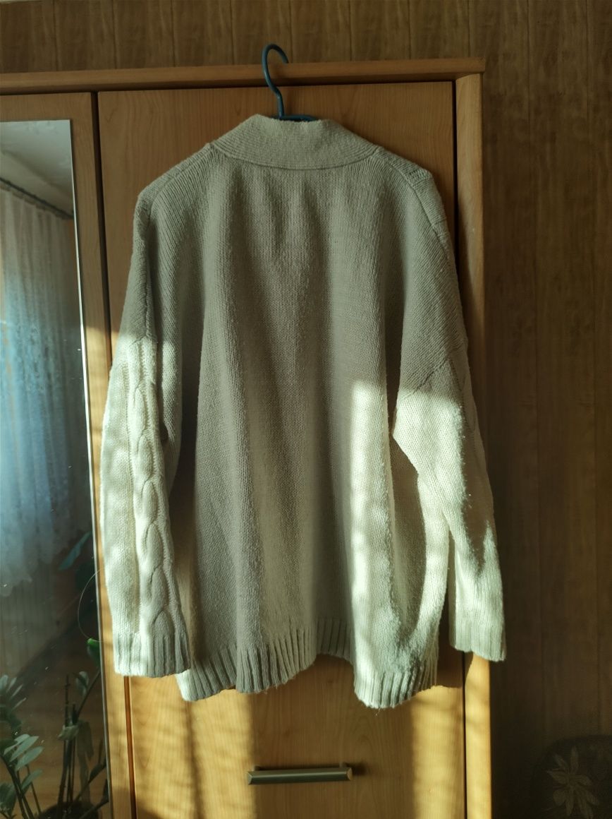 Beżowy sweter kardigan Pepco