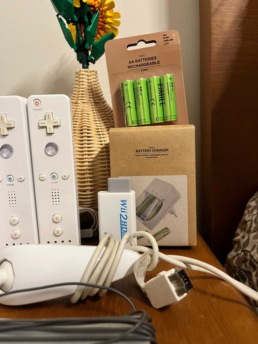 Nintendo Wii ,2 comandos ,joycon , carregador , hdmi e oferta pen 64gb