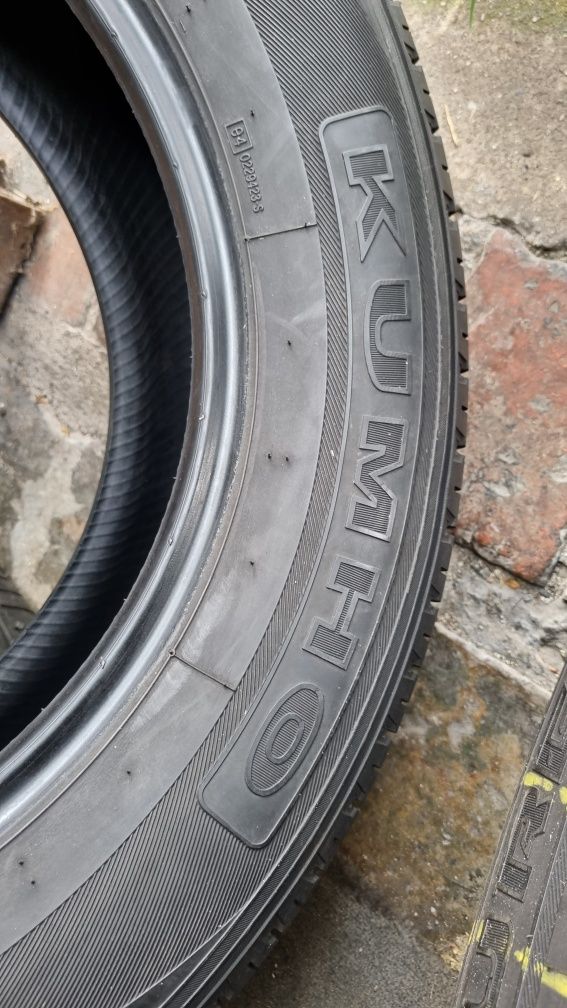 Kumho 245/65/17 2szt