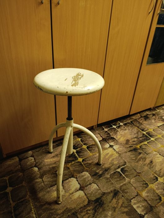 Stołek lekarski obrotowy z PRL