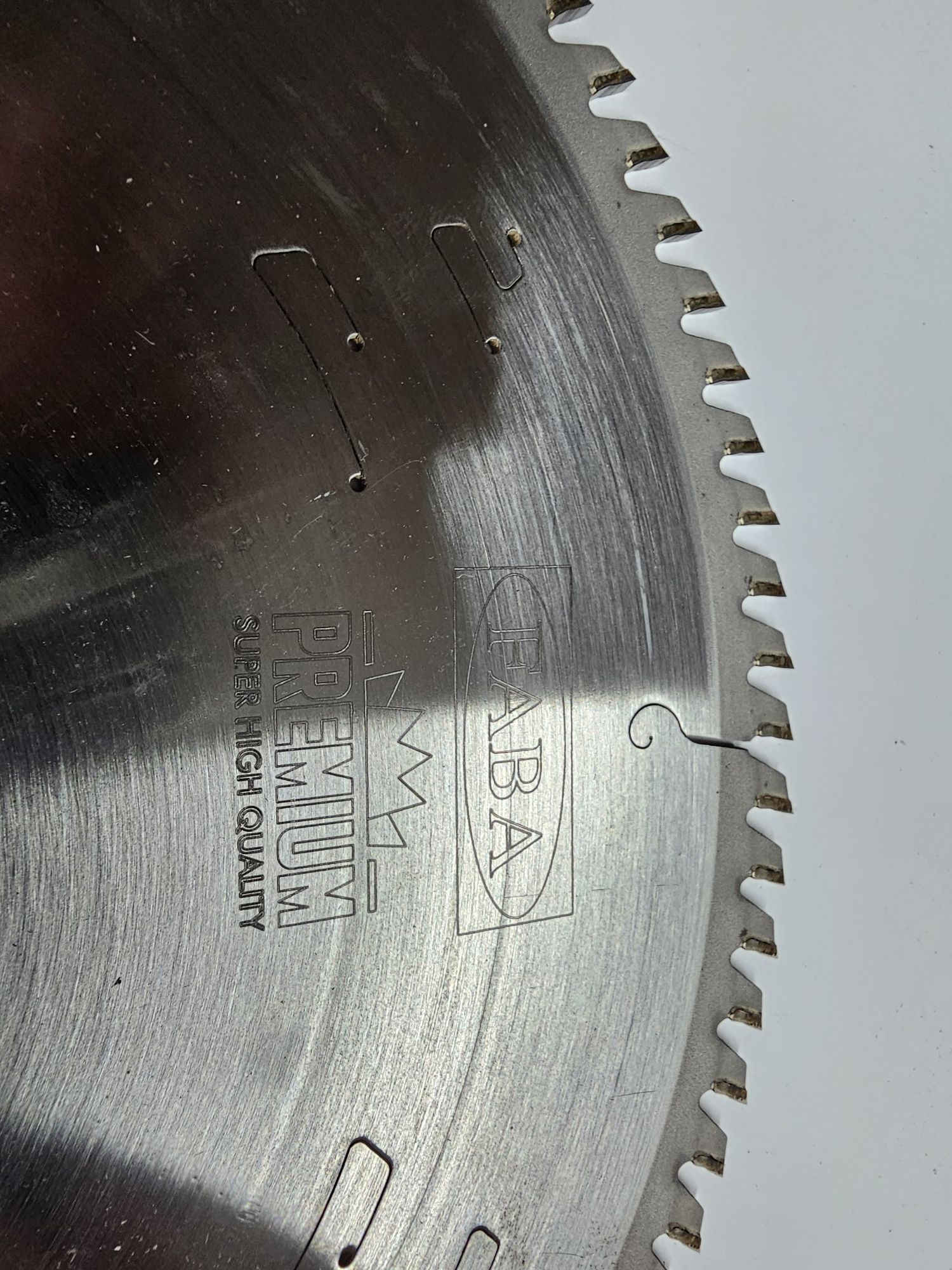 Piły do cięcia plyt laminowanych oraz drewna Faba 300mm