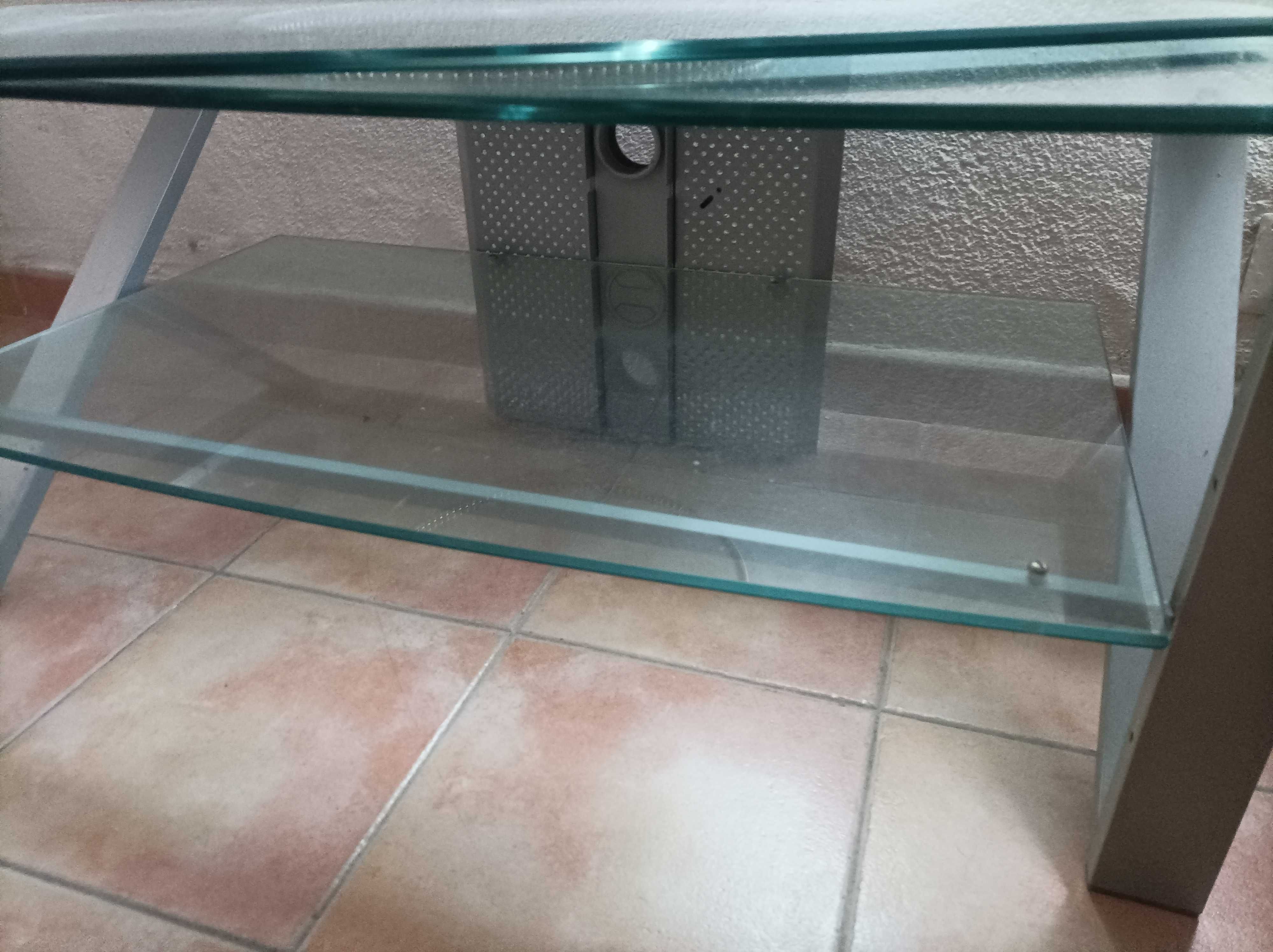 Mesa com prateleira giratória para TV