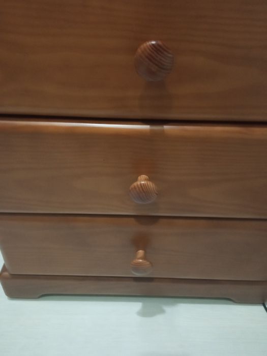 Mesinha de cabeceira em pinho mel envernizado - (madeira maciça)