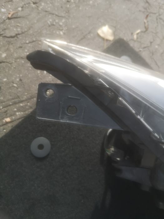 Lampa soczewka bixsenon lewy przód mazda 3 BM