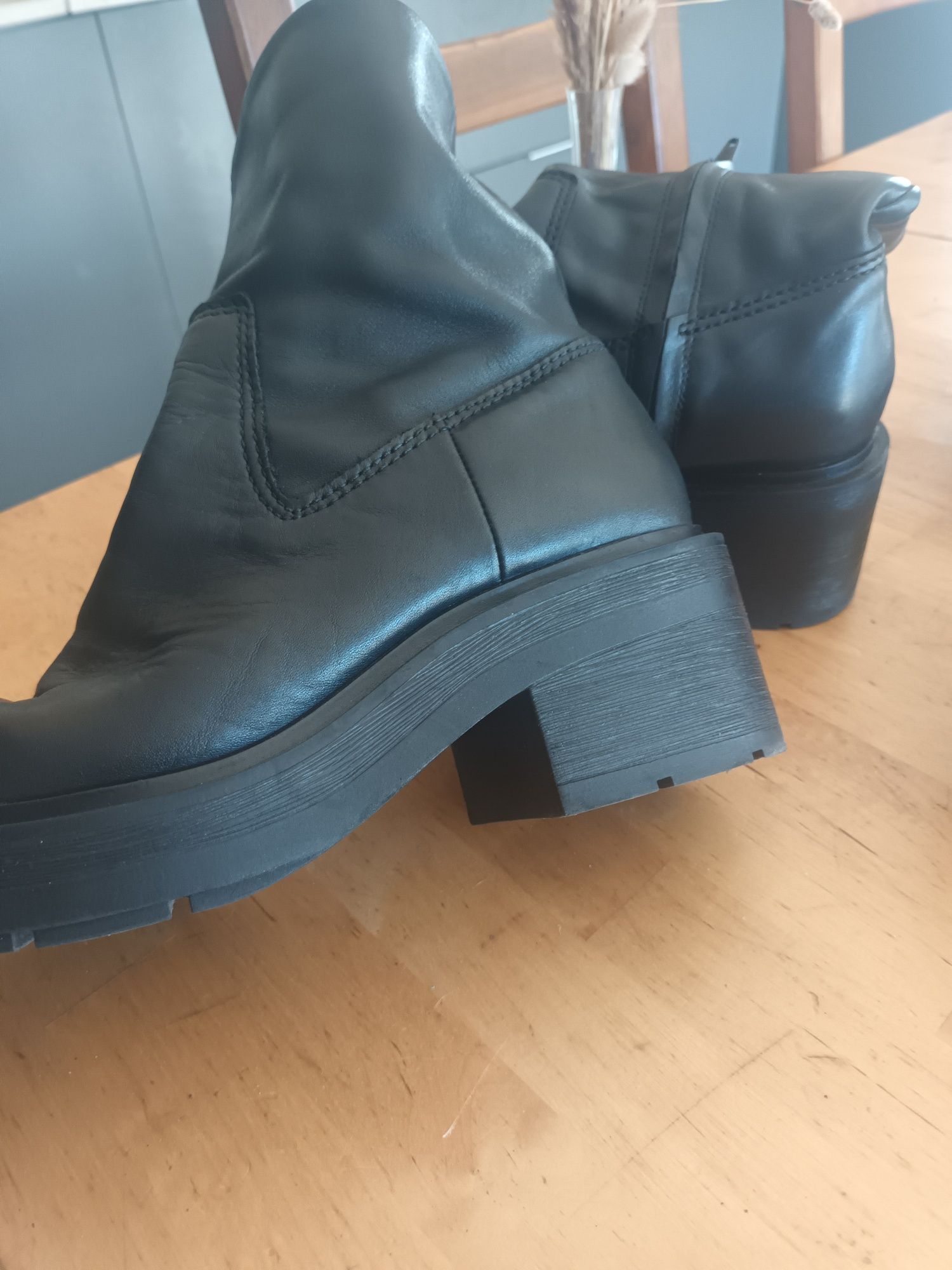 Botas em pele pretas zara