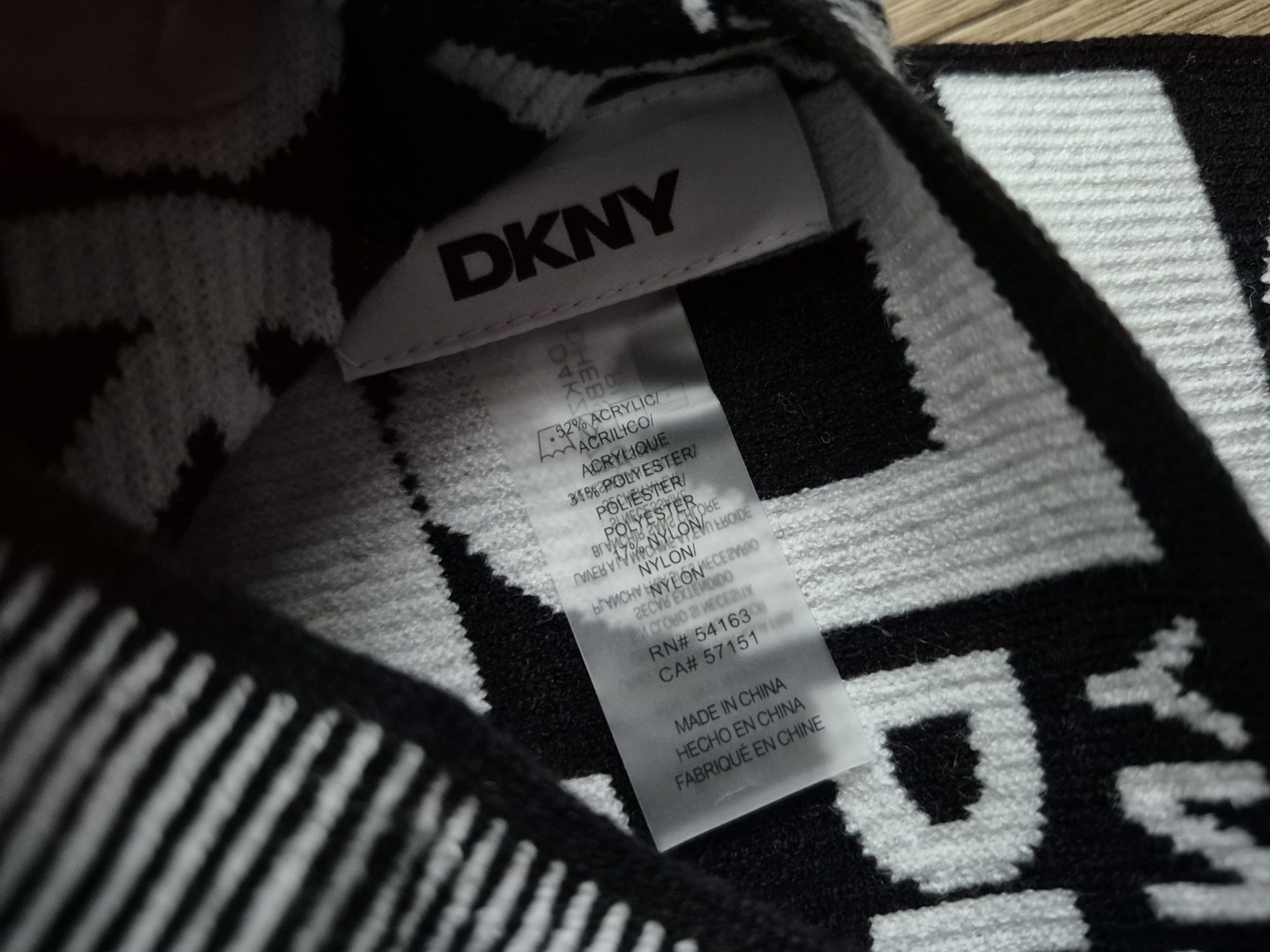Zestaw Czapka Szalik DKNY