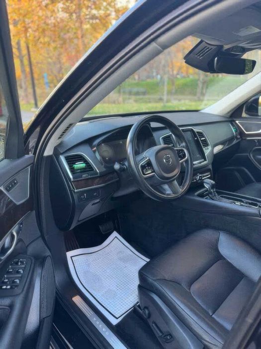 Volvo XC90 T6 Momentum      2019