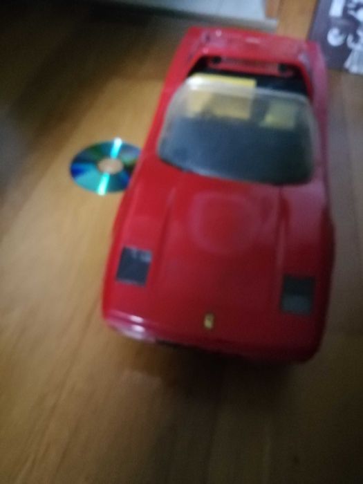 Carro Ferrari vermelho
