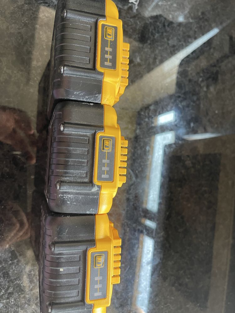 3 baterias dewalt 5 ah 18 V