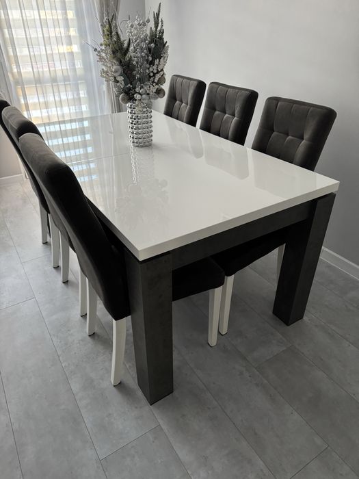 Stół z 10 krzesłami