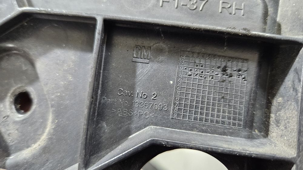 Slizg błotnika prawy przód przedni opel astra j IV 4 gtc cascada