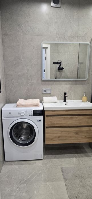 Яровиця 2 поверх подобово та погодинно