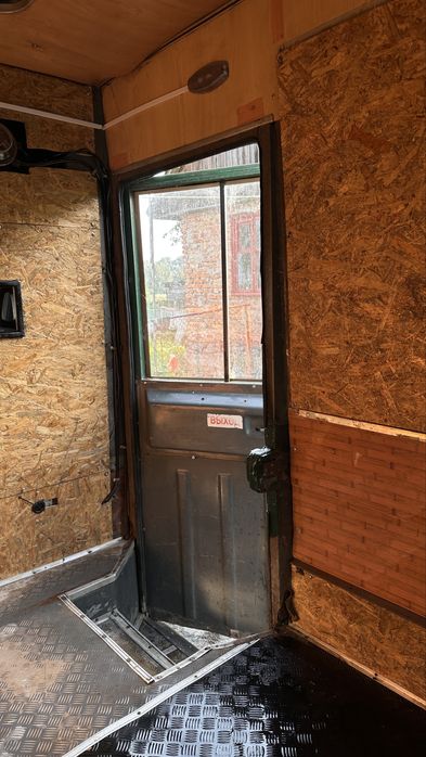 Вантажні перевезення / Бус 18 м³ / Переїзди / Доставка