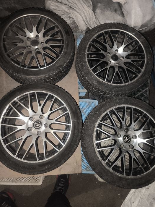Диски Акура+ гума зима R17 215/45  5*114*3