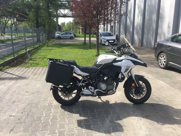 Motocykl Benelli TRK 502 doposażony ,(kufry za dodatkową opłatą)