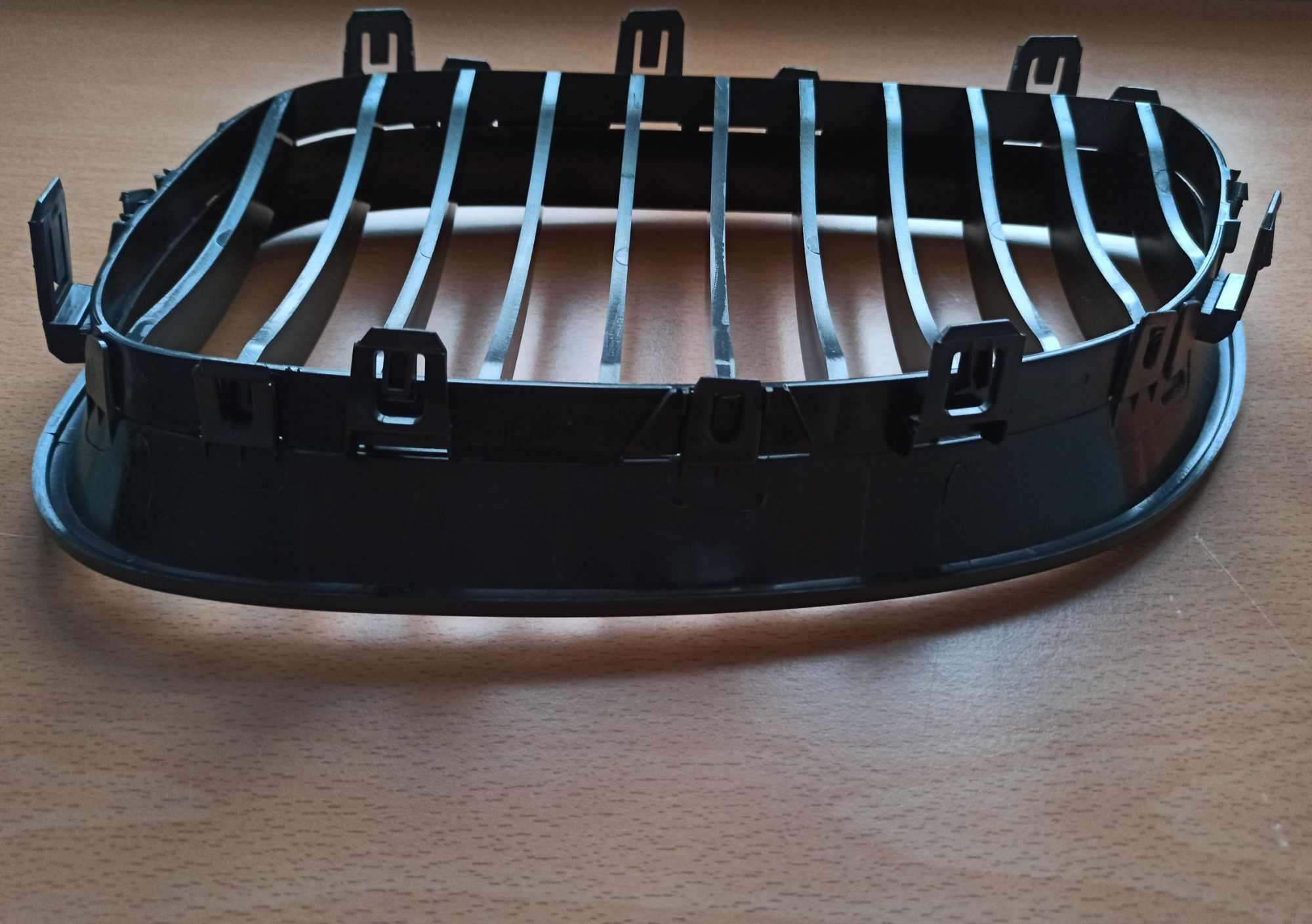 Nowe nerki czarny połysk BMW E60 E61 grill atrapa