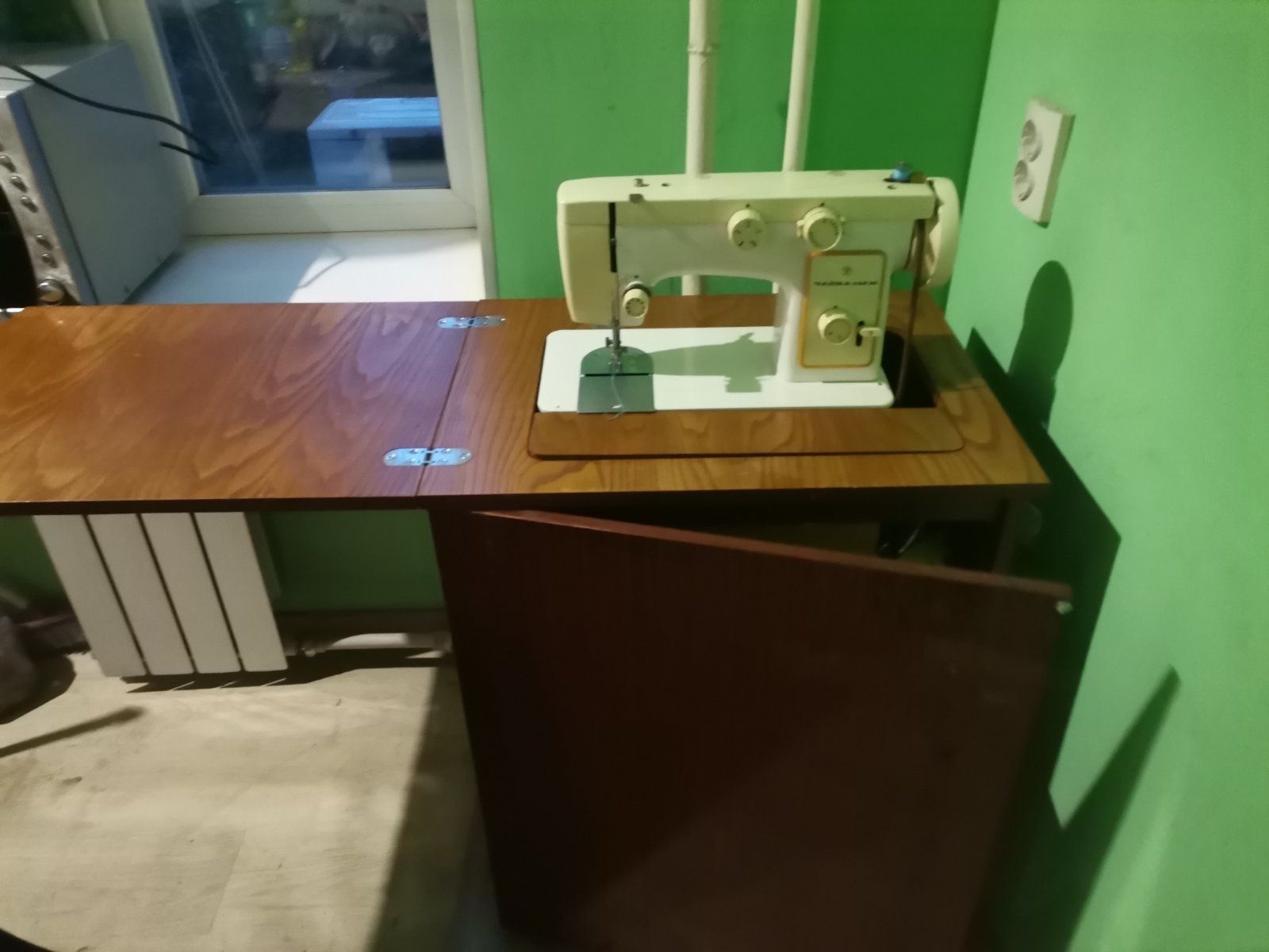 продам ножную швейную машинку