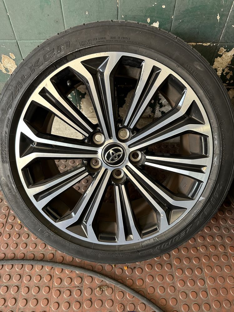 Jantes e pneus Originais Toyota Corolla  5x114.3 R17