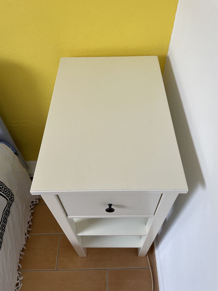 Mesa de Cabeceira HEMNES