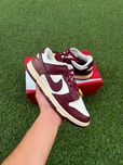 Nike Dunk Low SE Sisterhood Sail Team Red – Tamanho 35.5 – Novo