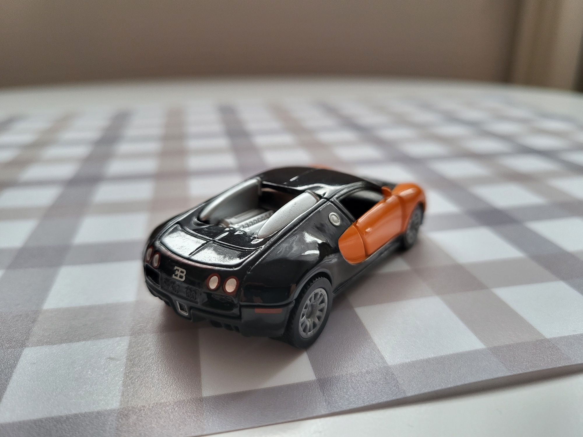 Siku Bugatti Veyron Grand Sport 1:64