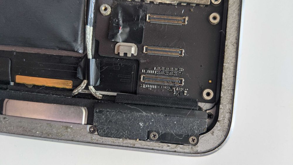 Apple iPad Pro 9.7, iPad 6  під відновлення