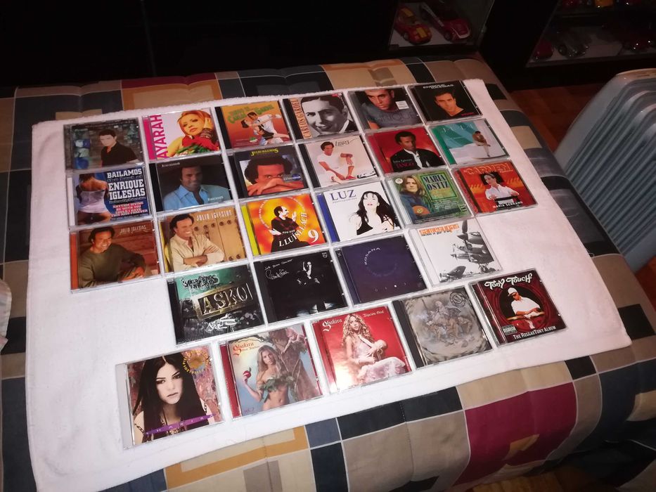 música espanhola, hispânica (iglesias, carlos gardel, rosana, shakira)