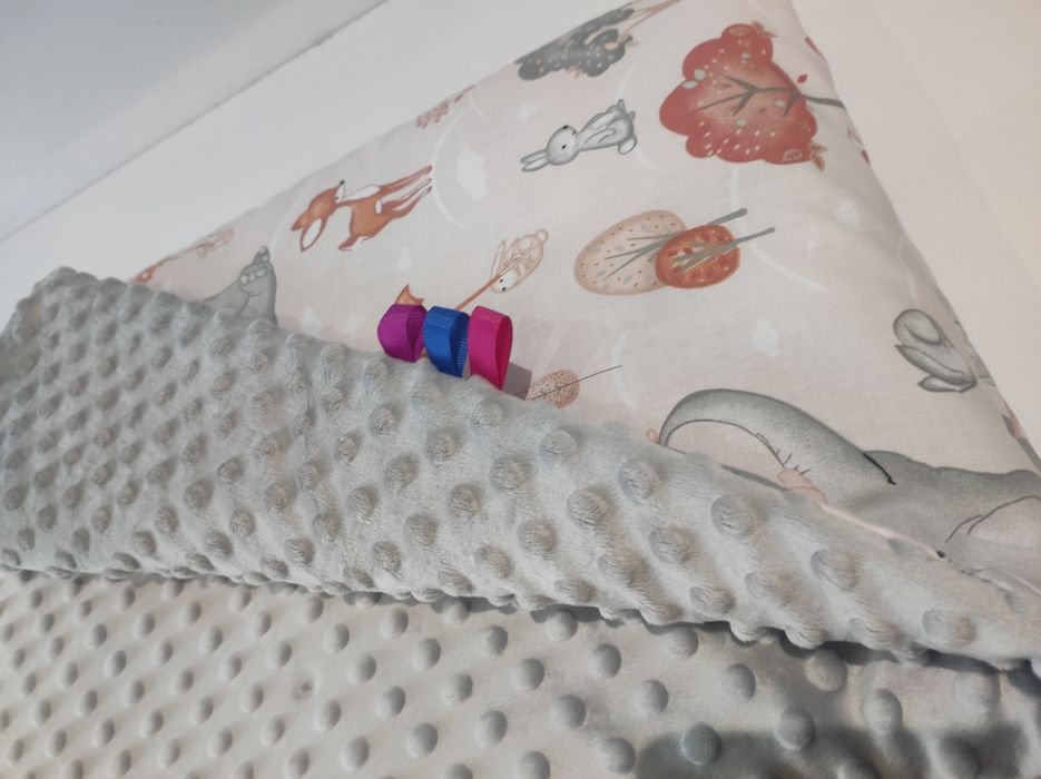 Kocyk z poduszka Minky dla przedszkolaka 75x 100 cm słonie
