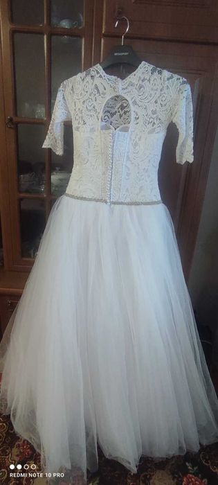 Продам весільну сукню