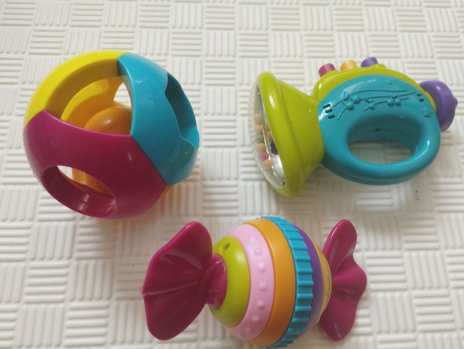 Дитячі іграшки (брязкальця)