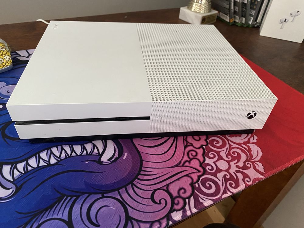 Xbox one s + pad + dwie gry