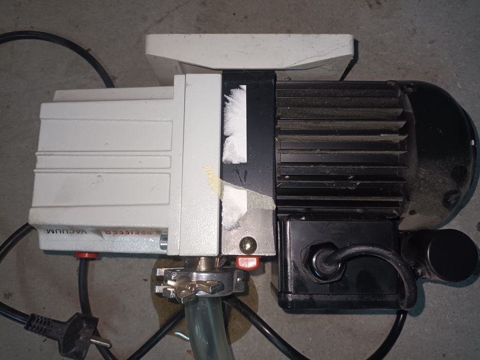 Bomba de vacuo pfeiffer dual stage