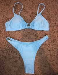Bikini azul com detalhe no peito