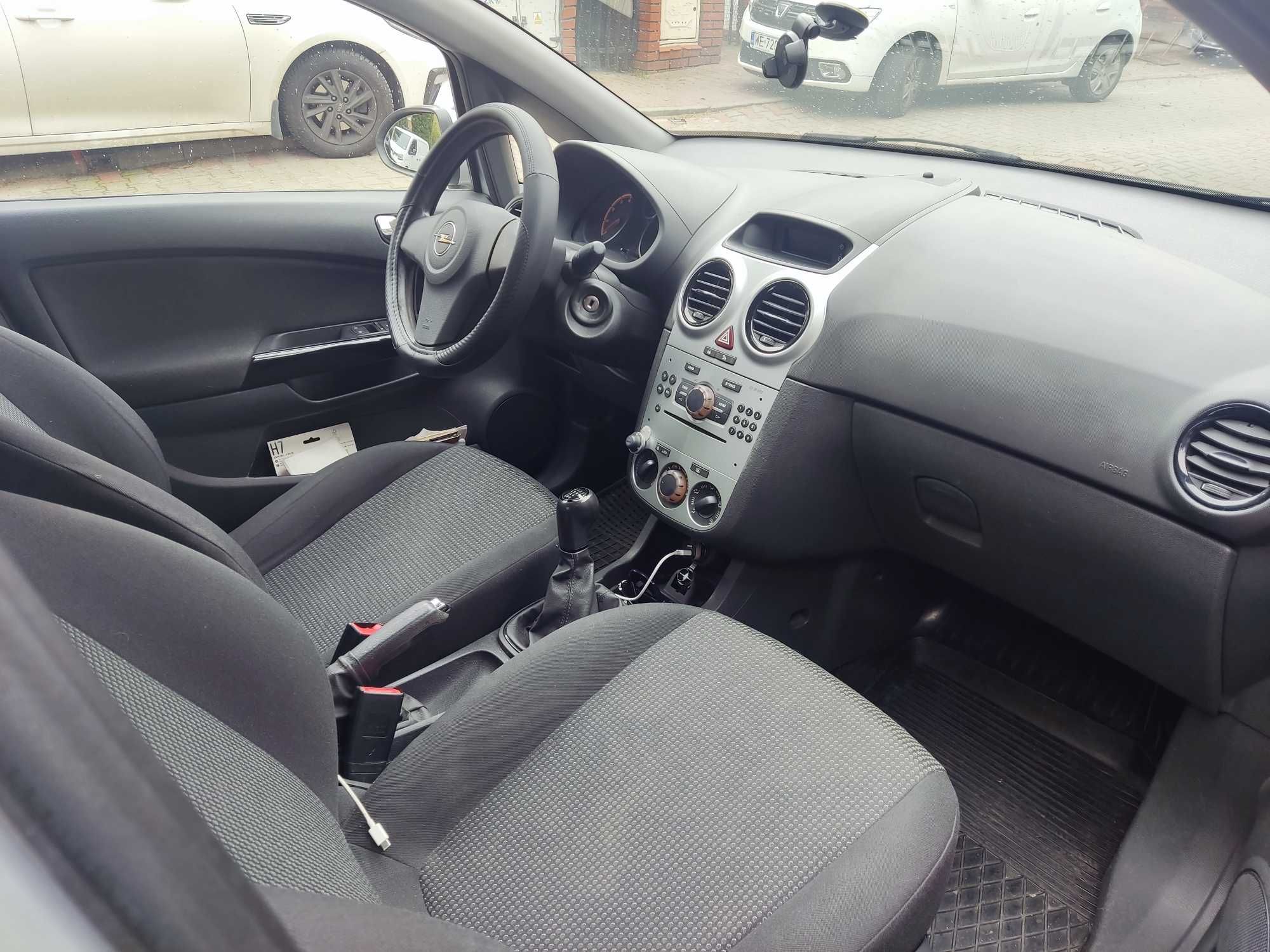 Opel Corsa 1229 cm3 63 KM 2013