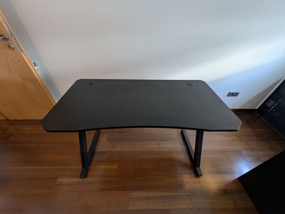 Secretária Gaming  (140x60cm) Gaming Station Preta