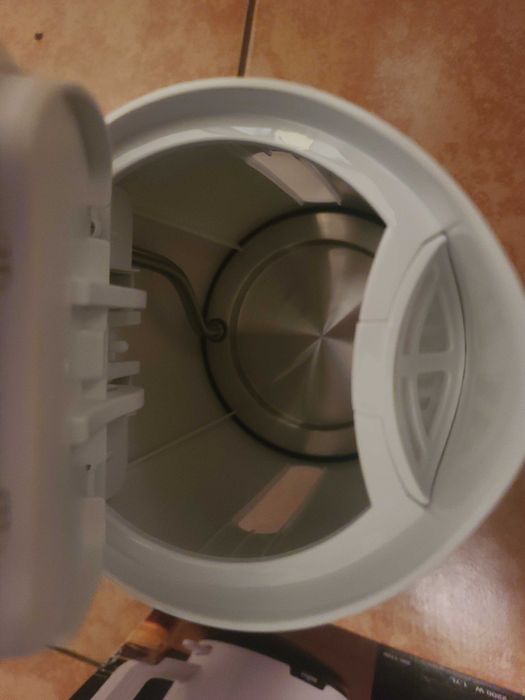 Електрочайник Braun 1,7 л 2200 Вт пластик всі види захисту зі шкалою