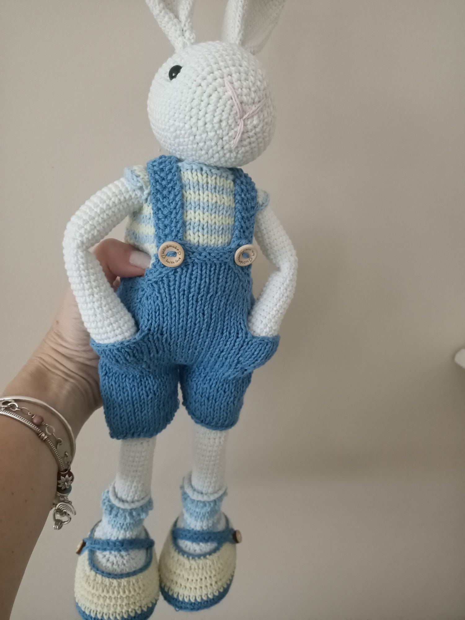 Śliczny króliczek amigurumi