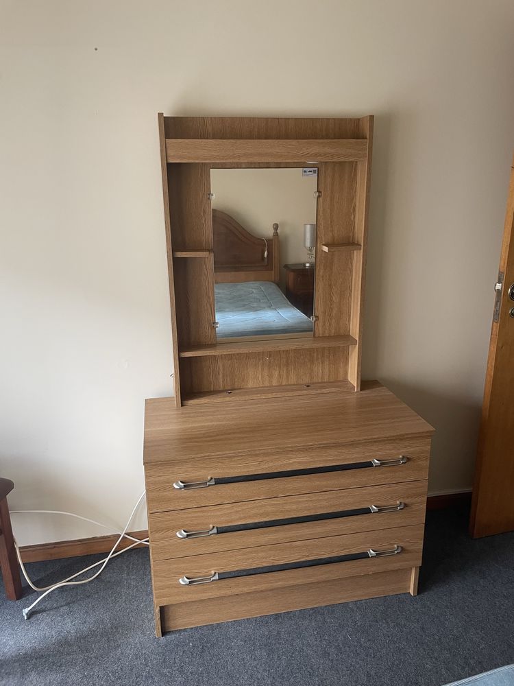 Quarto completo castanho