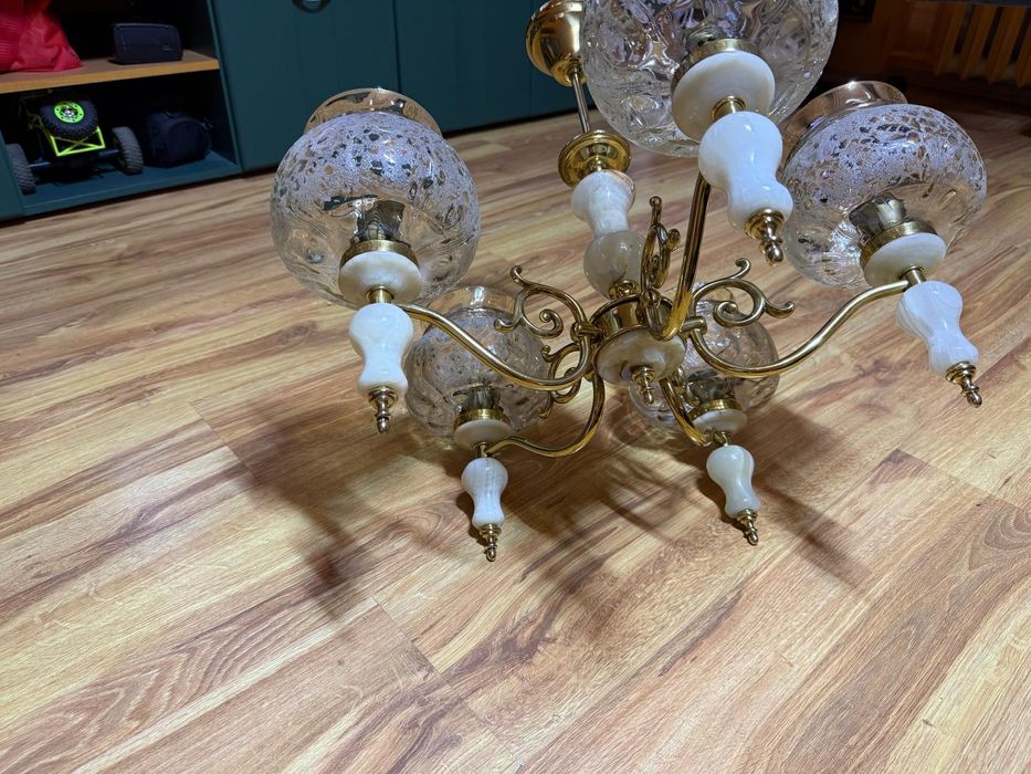 Wisząca lampa z onyksu