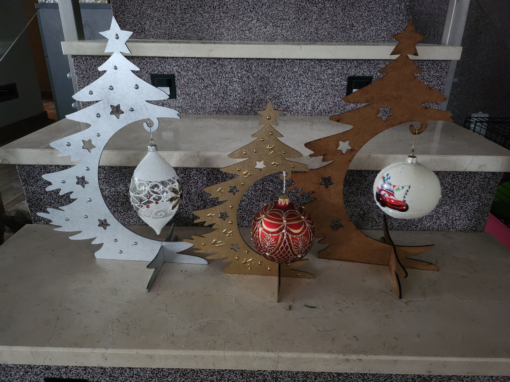 Bombki ręcznie malowane na stojaku
