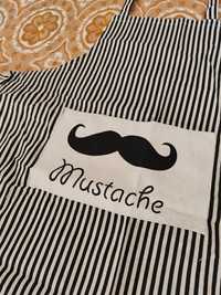 Avental Mustache