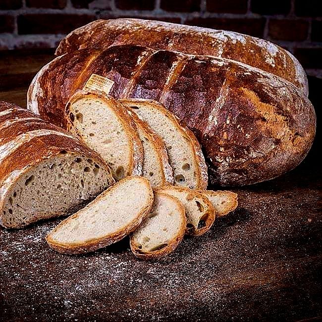 Chleb żytni na zakwasie z pieca opalonego drewnem