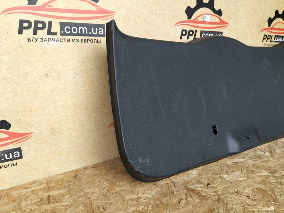 Skoda Yeti 2009-2017 Карта обшивка кришки багажника 5L6867975B