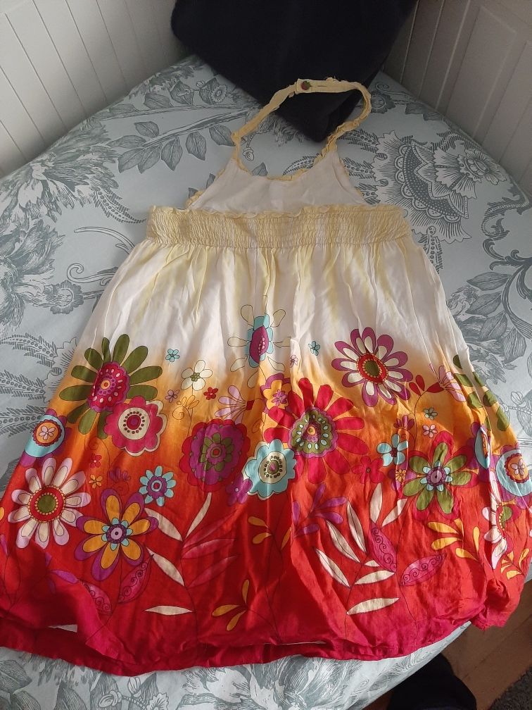 Vestido florido criança