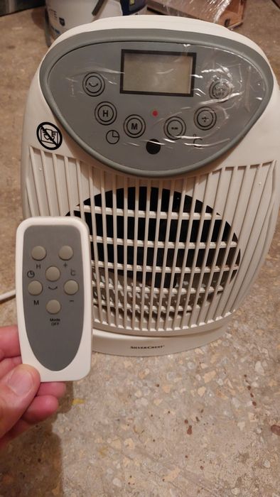 Widoczny na zdjęciu produkt to termowentylator SilverCrest z pilotem z